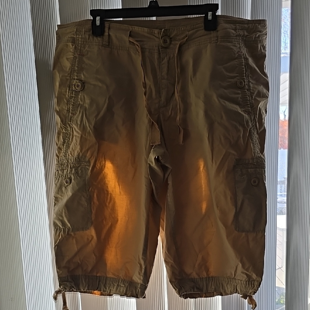 Venezia Woman's Cargo Shorts Size 18